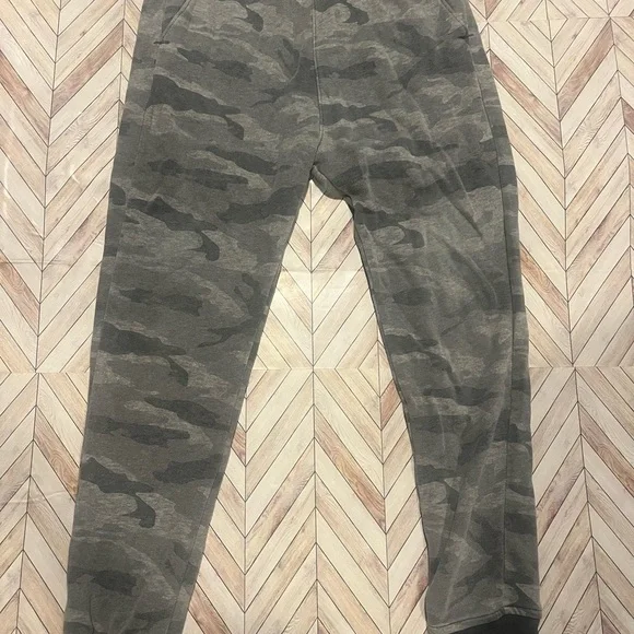 BOYS Abercrombie grey camo sweat pants 11/12 - Picture 2 of 3